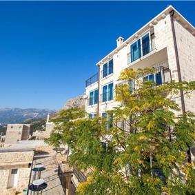 1 Bedroom Apartment with 2 Shared Pools, sleeps 2